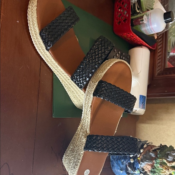 The Unbranded Brand Shoes - Chic Black Woven Espadrille Sandals